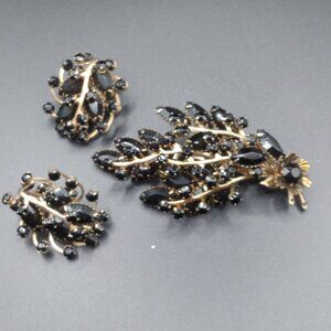 Vintage Black Glass Stones Brooch and clip Earrings Set